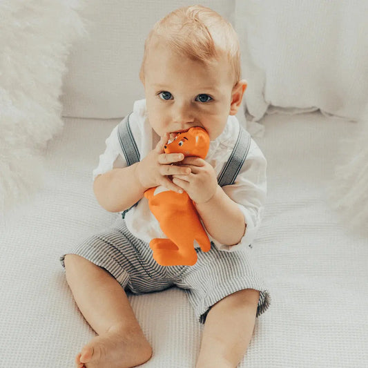 Beißringe aus Naturkautschuk – sind sie die beste Zahnungshilfe fürs Baby?