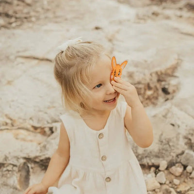 🌿 Sicher & natürlich – frei von Schadstoffen, Weichmachern & PVC. Hautfreundlich, geprüft & sanft zu kleinen Händen – für sorgenfreie Anwendung ab dem ersten Tag.